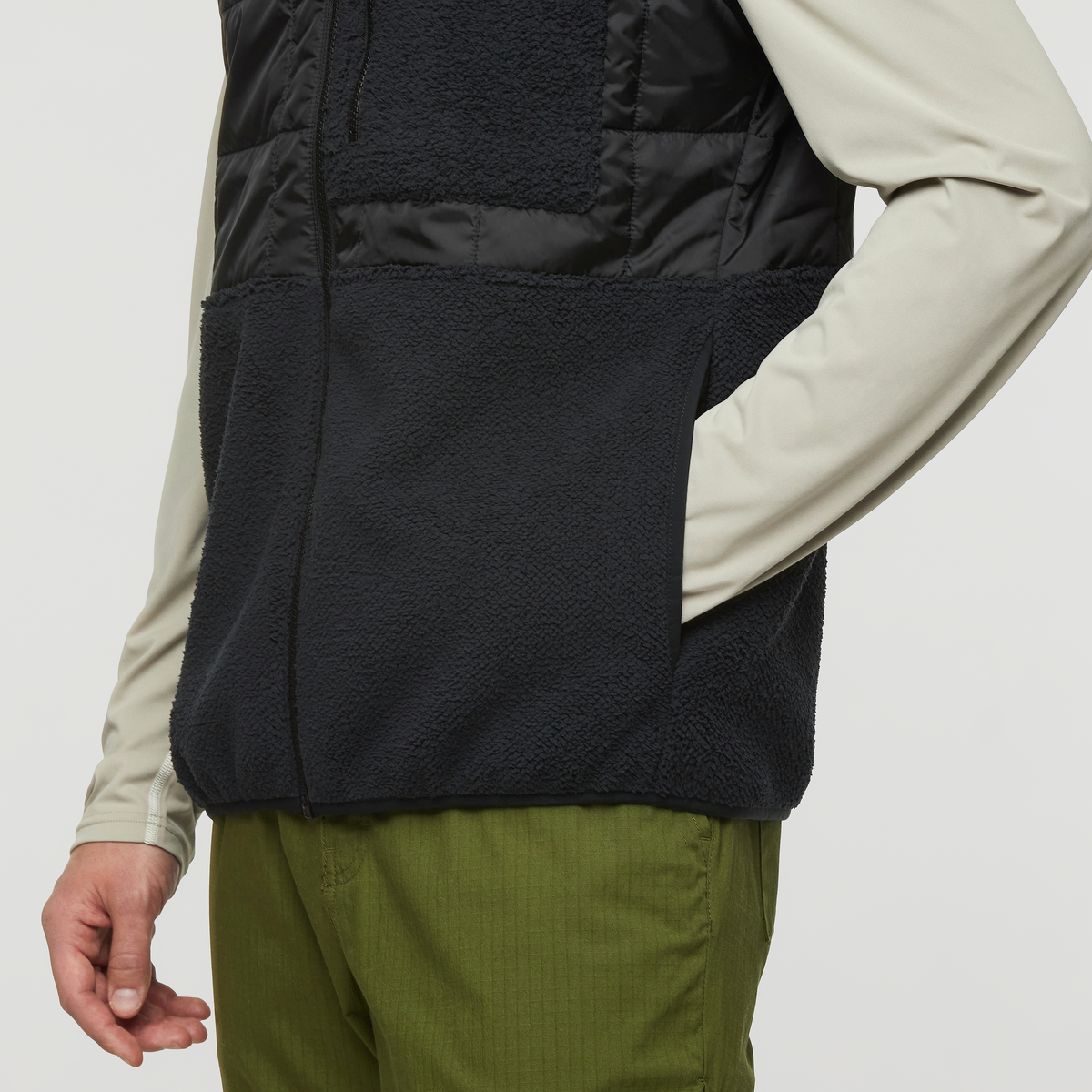 Trico Hybrid Vest - Men's - Cotopaxi Black - US 1576